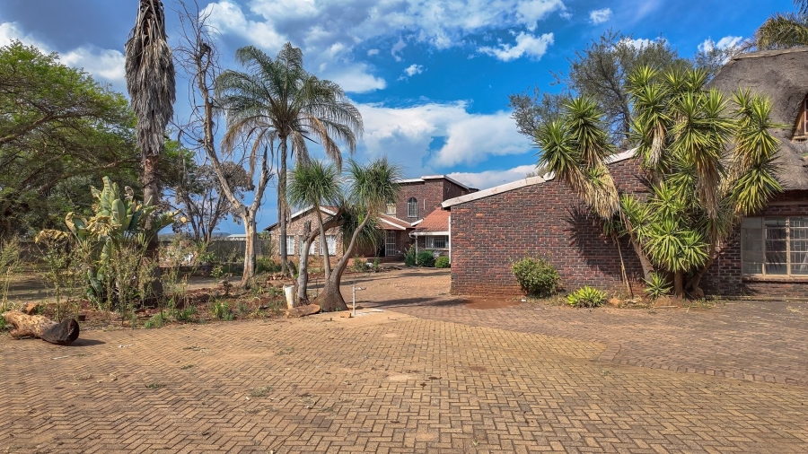 5 Bedroom Property for Sale in Rustenburg Rural North West